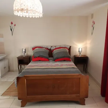 Authentique Avec Jardin, Terrasse Et Wifi Pres De Salers Et Puy Mary - Fr-1-742-153 Holiday home Drugeac